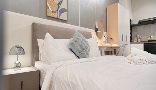 Superior Studio, 1 Queen Bed, Balcony, City View