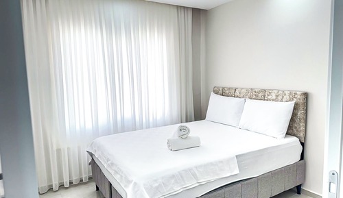Deluxe Studio, 1 Queen Bed, Balcony