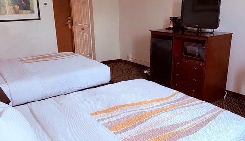 Deluxe Double Room, 2 Queen Beds, Non Smoking, Mountain View