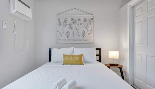 Honeymoon Single Room, 1 Queen Bed