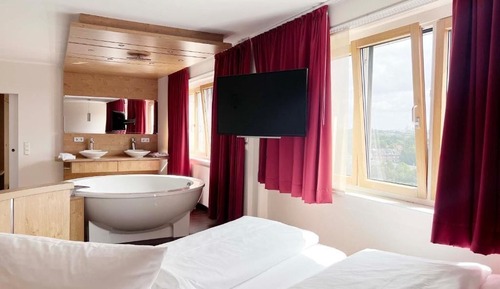 Suite, Hot Tub, City View