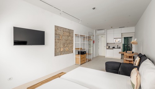 Deluxe Studio, 2 Twin Beds, Balcony