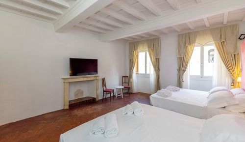Deluxe Quadruple Room, City View