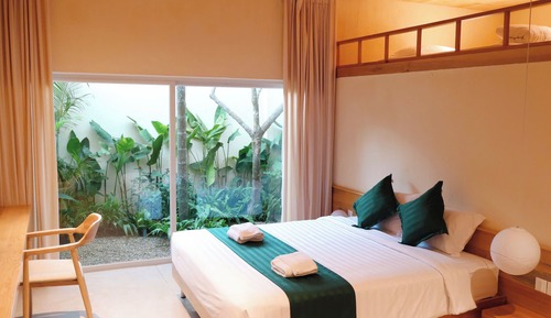 Family Room, Garden View