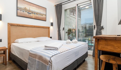 Deluxe Double Room, Courtyard View