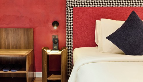 Grand Luxury Twin With Window and Lounge Access