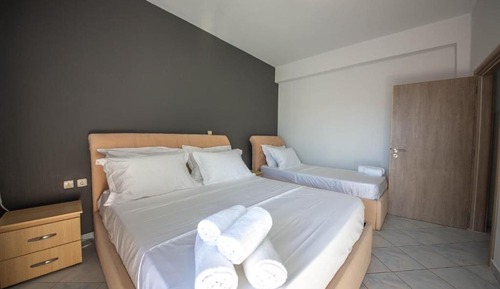 Two-Bedroom Family Room with Balcony and Sea View (4 Adults)