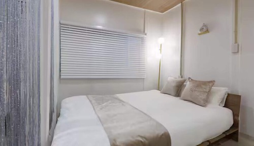 Room 201, non-smoking