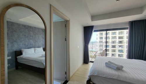 City Apartment, Beach View, Beachside