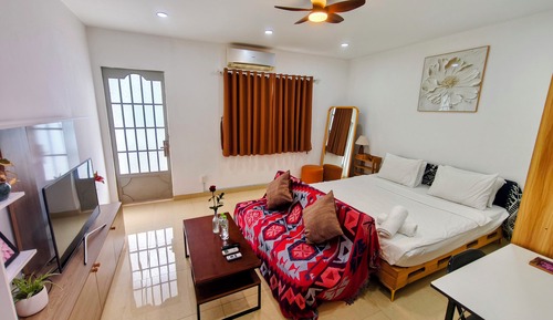 Deluxe Two-Bedroom Apartment with Garden View
