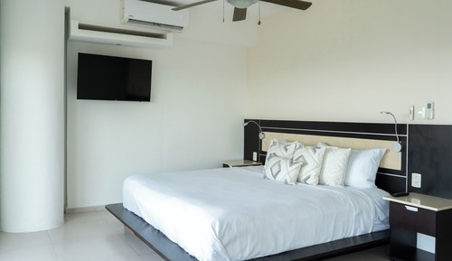Deluxe Condo, Ocean View