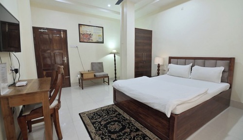 Double Room, 1 Queen Bed