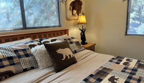 Signature Cabin, 2 Bedrooms, Fireplace, Mountainside