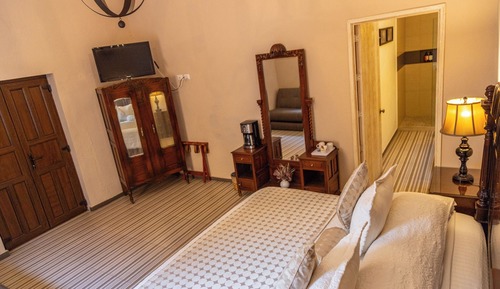 Classic Room, 1 King Bed with Sofa bed, Air conditioning