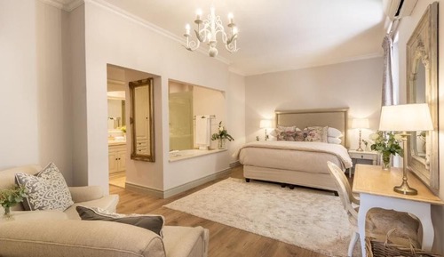 One Bedroom Lake View Villa 11A