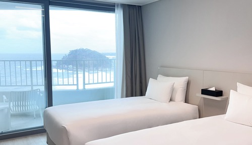 Deluxe Twin Room, Balcony, Partial Ocean View