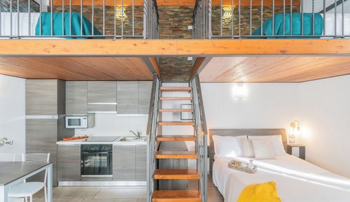 Studio, Multiple Beds (2 Bedrooms)