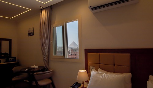 Superior Twin Room, pyramids View