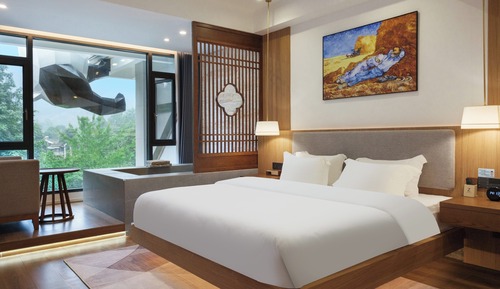 Suite, Hill View