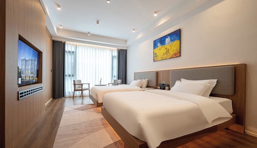 Luxury Suite, Balcony, Hill View