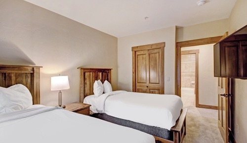 Condo, 2 Bedrooms