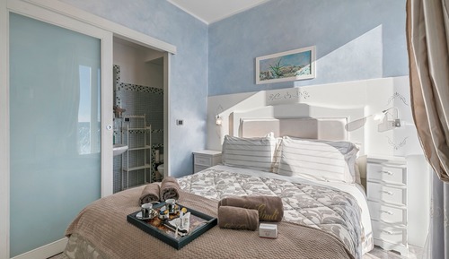 Family Studio, Sea View, Sea Facing (B&B da Giueli 1)