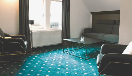 Suite, Hill View