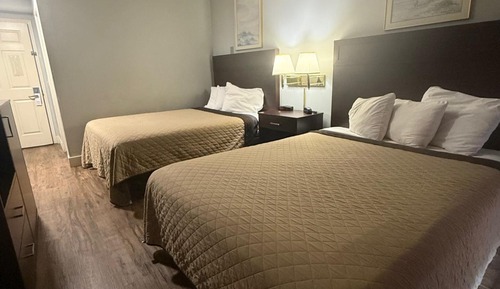 Deluxe Room, 2 Queen Beds, Non Smoking