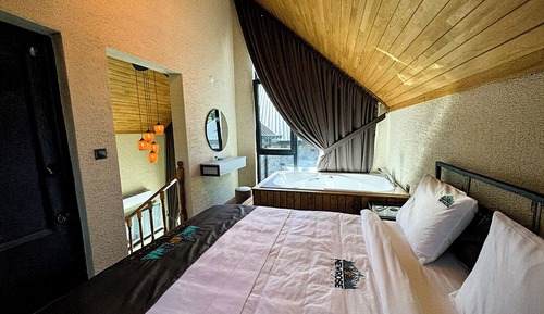 Deluxe Suite, Garden View