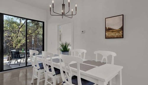 House, Multiple Beds, Patio (407 Lamplight Rd.)