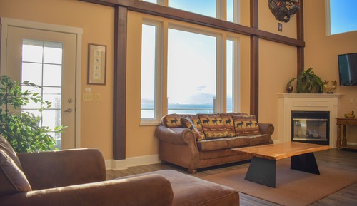 Luxury Condo, 3 Bedrooms, Balcony, Ocean View (709)