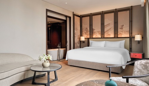 Deluxe Room, 1 King Bed, Balcony