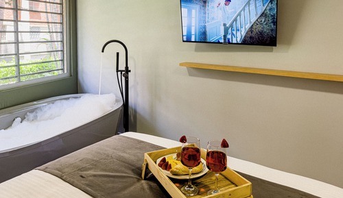 Comfort Studio, 1 Queen Bed, Bathtub, Garden View