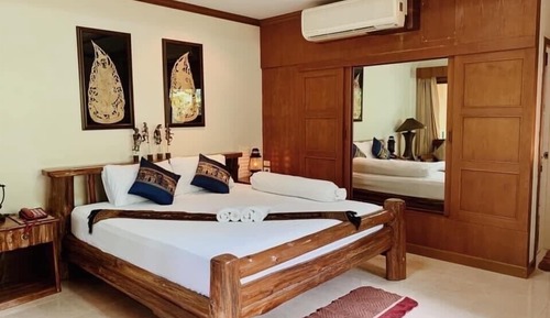 Classic Double Room, 1 King Bed, Bathtub, Garden View