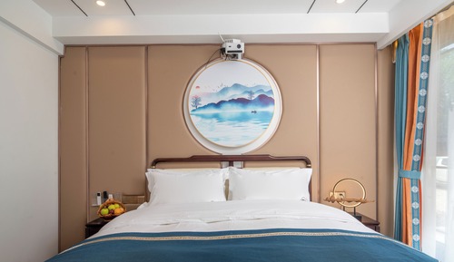 Basic Room, 1 Queen Bed, Smoking