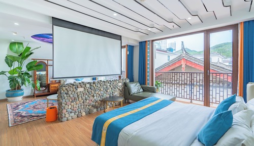 Classic Quadruple Room, 2 Queen Beds, Private Bathroom, Courtyard View