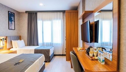 Superior Triple Room, City View