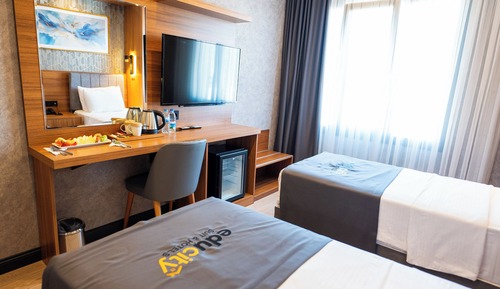 Superior Room, 2 Twin Beds, City View