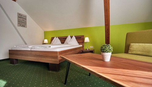 Family Room, Lake View