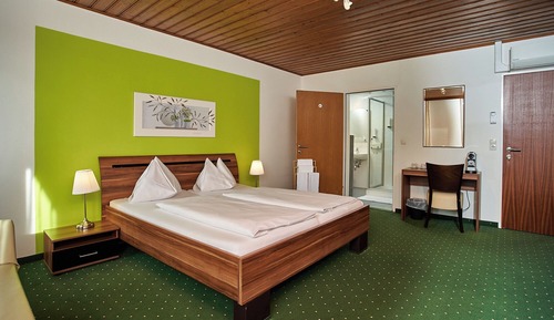 Comfort Room, Lake View