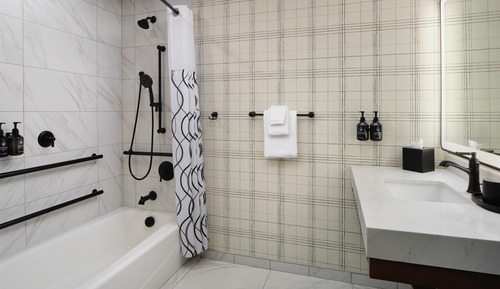 Room, 2 Queen Beds, Accessible, Bathtub (Mobility)