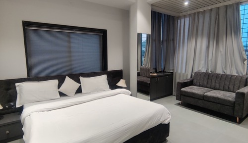 Deluxe Apartment