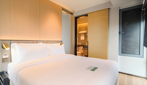 One-Bedroom Premier Suite with Sea View