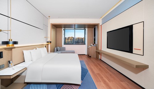 1 King Standard High Floor