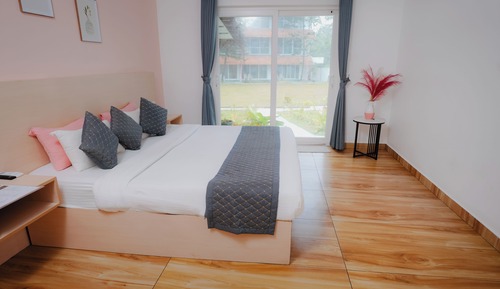 Standard Double Room, Garden View