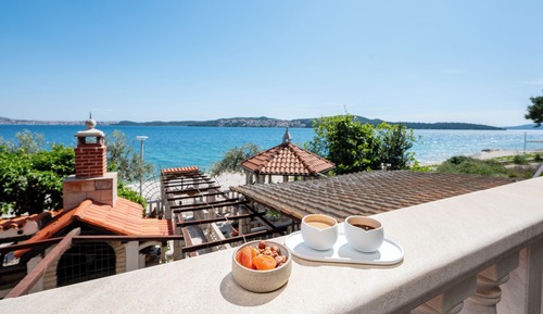 Traditional Studio, 1 Queen Bed, Beach View, Beachfront