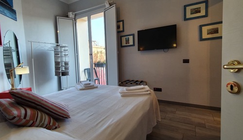 Comfort Room, City View