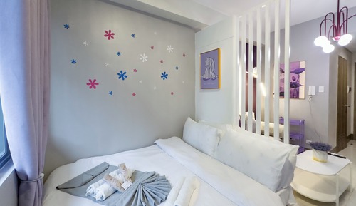 Romantic Condo, 1 Queen Bed with Sofa bed, Private Bathroom