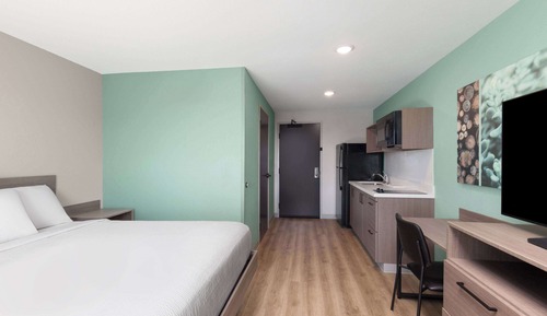 Suite, 1 Queen Bed, Non Smoking