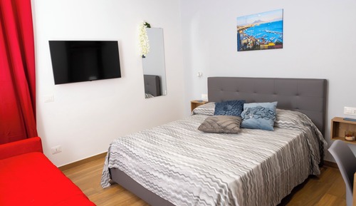 Deluxe Room, Non Smoking, Housekeeping
